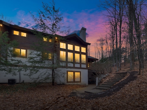 Disciples 688 Condo | Ski in/Ski out | Upper Level | Fireplace | Sleeps 10