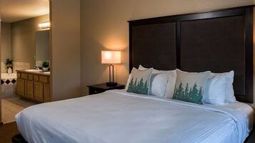 2 bedrooms, in-room safe, desk, iron/ironing board