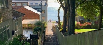 Beach Approach Cottage - 30 steps from beach - Luxury - table tennis - Netflix S