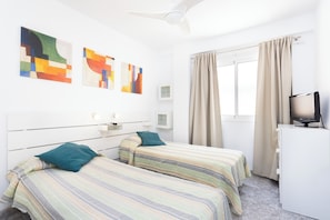 2 habitaciones, tabla de planchar con plancha, wifi y ropa de cama