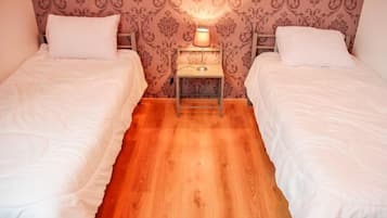 3 bedrooms, iron/ironing board, WiFi