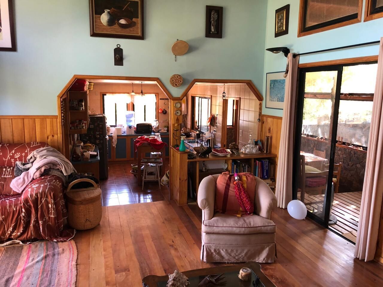 Fernseher, Kamin, DVD-Player, Bücher