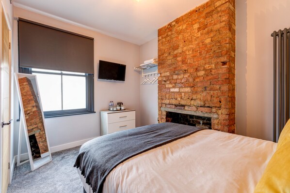 1 bedroom, iron/ironing board, travel cot, WiFi
