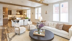 A spacious living area with a sofa, chairs, a coffee table, and a kitchen in the background. - Splendid Home in the Heart of Telluride Town (Telluride)