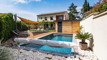 Piscine extérieure, piscine chauffée