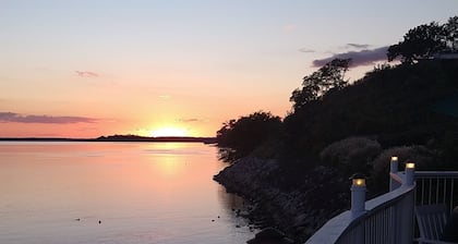 Walk to beaches, large beautiful 2bdrm two bath, "Kingsmill on the James"
