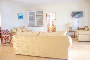 Family Cottage | Living area - Rica Vista Beach Cottages (Boscobel)