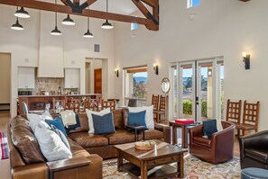 Smart TV, fireplace, DVD player, ping pong