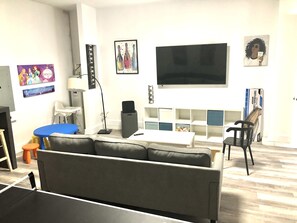 TV, fireplace, ping pong, music library