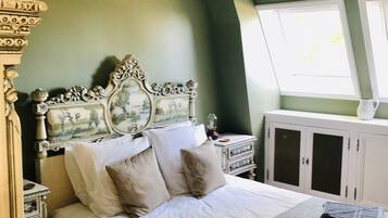 7 bedrooms, iron/ironing board, travel cot, WiFi