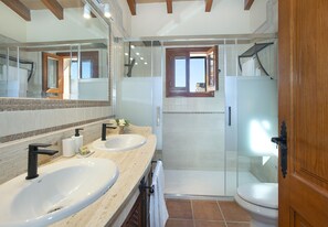 Baignoire, serviettes fournies