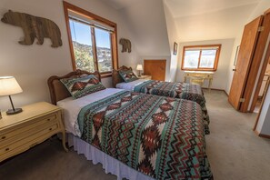 3 bedrooms, desk, iron/ironing board, free WiFi