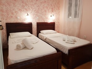 2 habitaciones, tabla de planchar con plancha y wifi gratis 