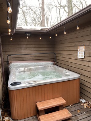 Outdoor spa tub