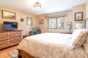 1 bedroom, desk, iron/ironing board, WiFi
