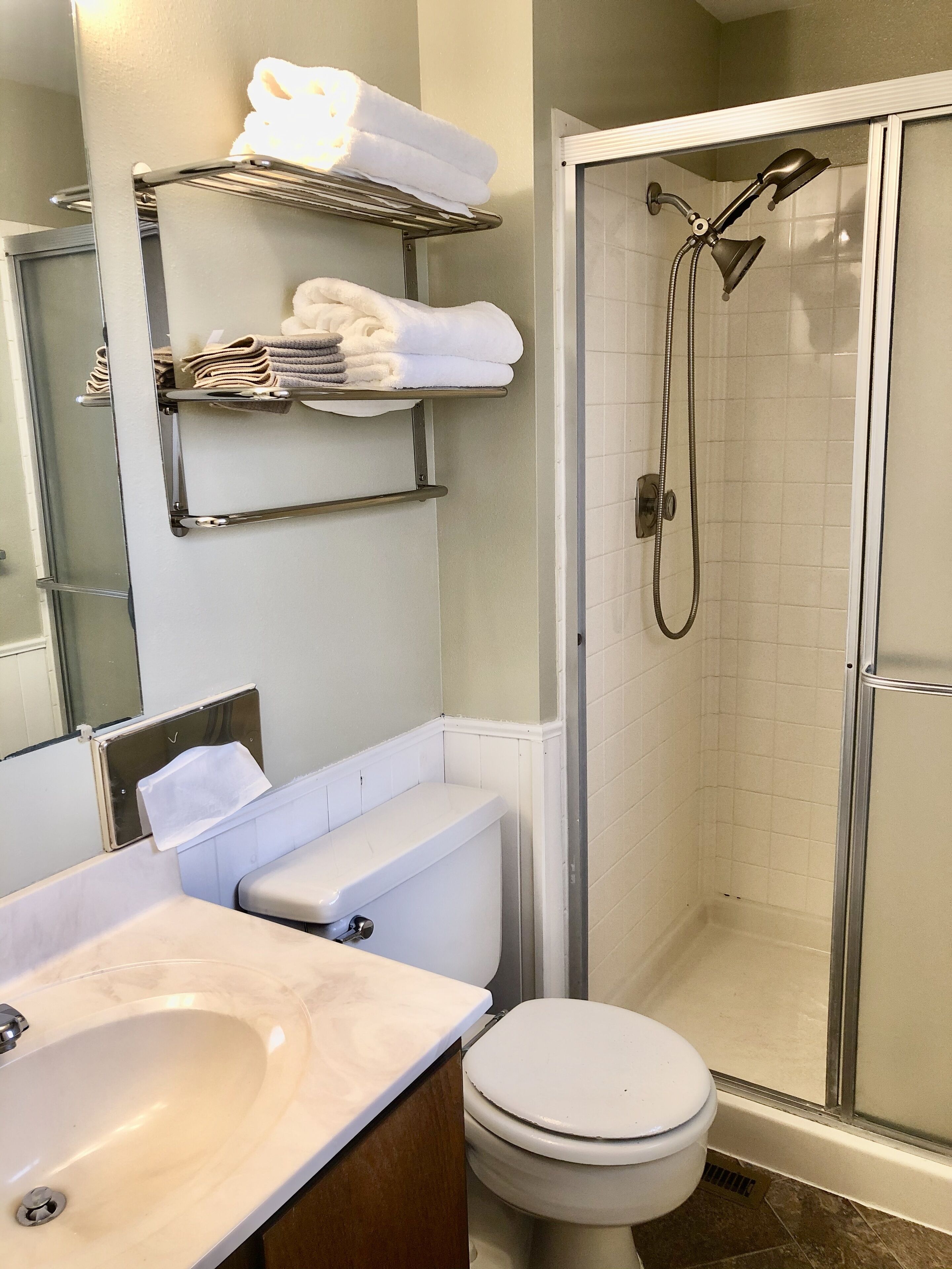Combined shower/bathtub, hair dryer, towels, soap