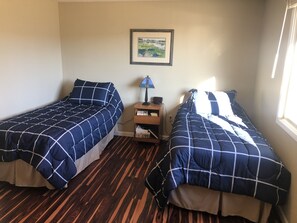3 bedrooms, iron/ironing board, travel cot, WiFi - Small Town Living in Power, Montana (Power)