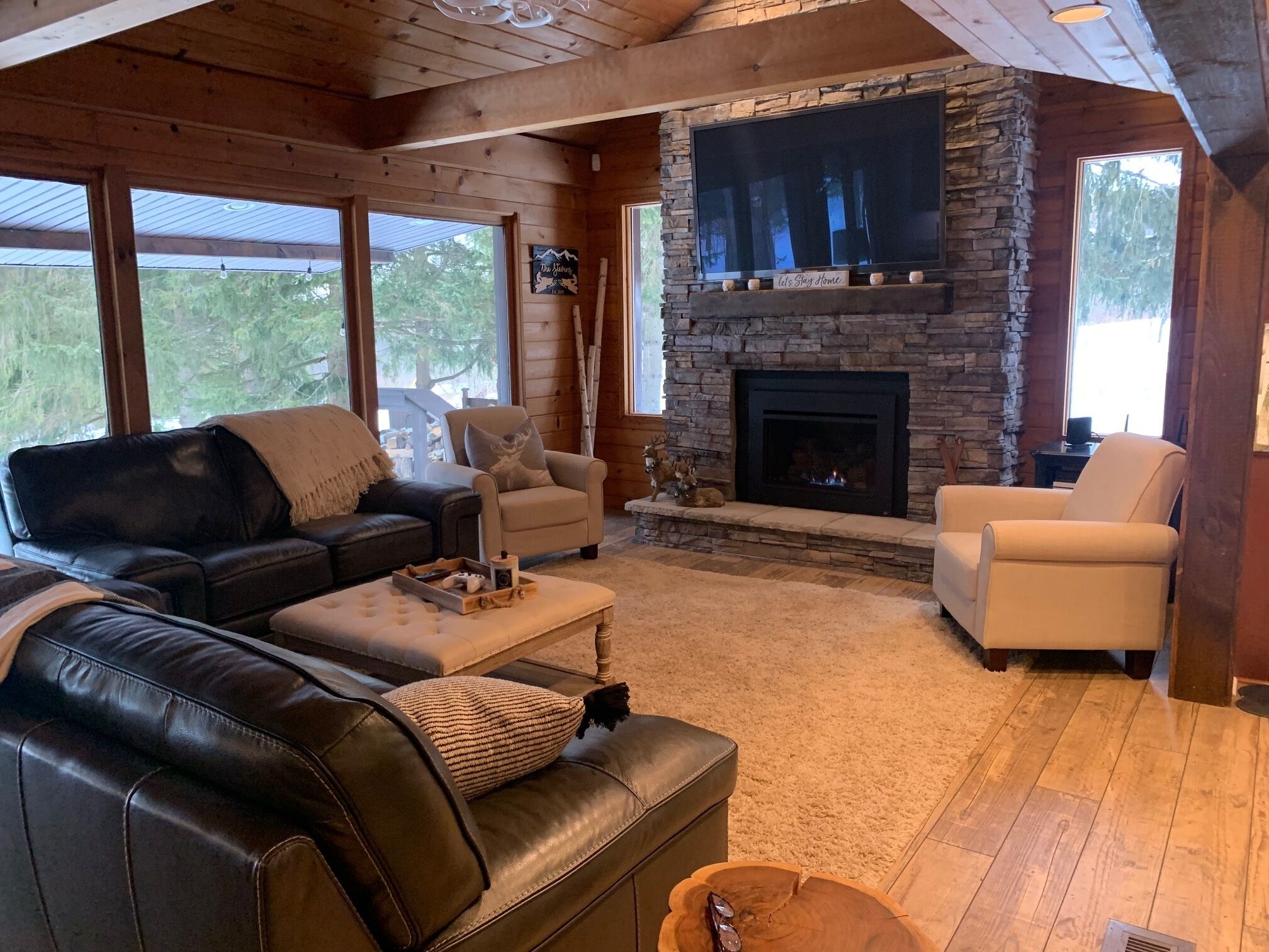 NEW * Deer Lodge Minutes to the Village