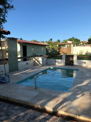 Pool - Beautiful house in the AMAPI condominium, facing the Iguabinha lagoon. (Araruama)