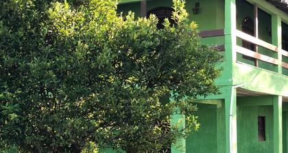 LINDA CASA CONDOMĂNIO AMAPI, EM FRENTE A LAGUNA DE IGUABINHA