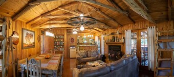 Casita Montalbano - Sleeps 8 to 10 - Private River Access - Pet Friendly Cabin