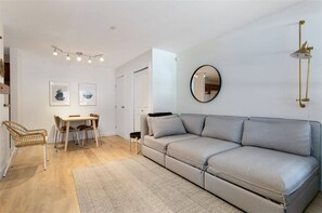 Smart TV y chimenea 