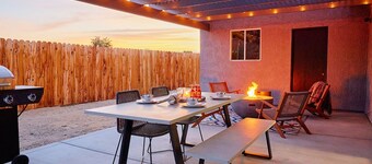 Live Centered w/ Hot Tub, Fire Pit In Joshua Tree