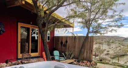 🌵Cabin Under the Stars - Hot Tub, BBQ and Firepit🌵