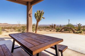 Unclassified image, 2 of 30, button - Horizon House | Hot Tub, Fire Pit & BBQ in JT (Joshua Tree)