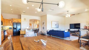 Unclassified image, 5 of 30, button - Horizon House | Hot Tub, Fire Pit & BBQ in JT (Joshua Tree)