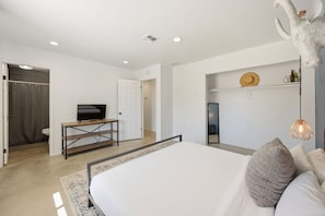 Room - Cosmic Rabbit - Family Friendly home w/Hot Tub (Joshua Tree)