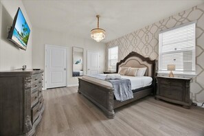 8 bedrooms, in-room safe, iron/ironing board, travel cot