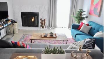 TV, fireplace, music library, stereo