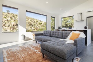 TV - 🌵A Little Tish - Secluded Stargazers Getaway with Hot Tub, BBQ & Game Room🌵 (Yucca Valley)