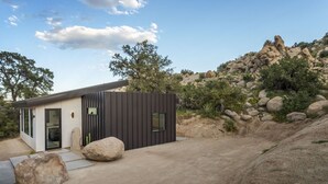 Exterior - A Little Tish - Secluded Stargazers Getaway! (Yucca Valley)