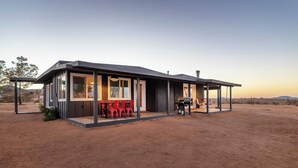 Exterior - Flag Ranch - Hot Tub, Fire Pit and BBQ (Yucca Valley)
