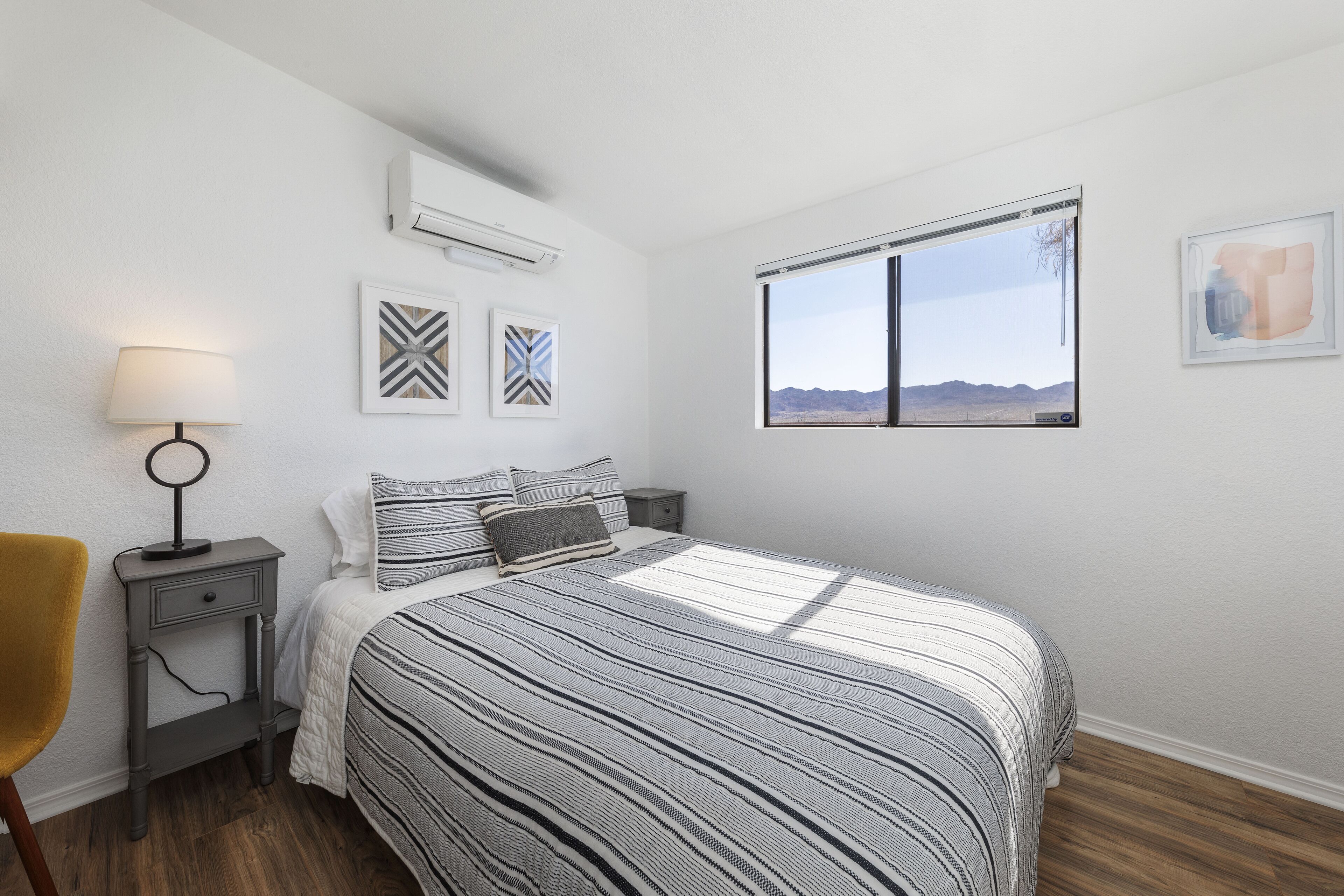 3 chambres, bureau, Wi-Fi gratuit, draps fournis