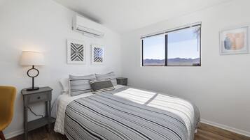 3 chambres, bureau, Wi-Fi gratuit, draps fournis