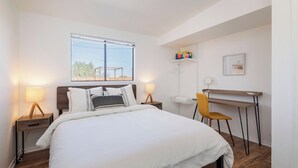3 bedrooms, desk, free WiFi, bed sheets - Walpi Ranch - Joshua Tree Getaway with Hot Tub! (Joshua Tree)