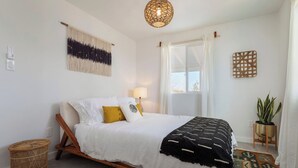 1 bedroom, WiFi (free), bed sheets