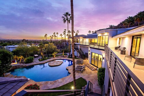 Camelback Mountain Mansion - Micro-resort, Views, Golf, Heated Pool, Game Room