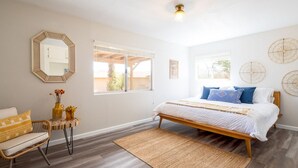 2 bedrooms, free WiFi, bed sheets - Sage & Stardust – Hot Tub, Yoga Studio, Near Park (Joshua Tree)