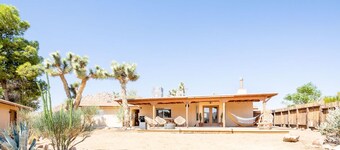 Sage & Stardust – Hot Tub, Yoga Studio, Near Park