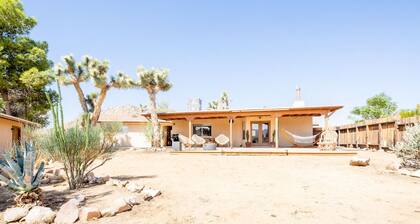 Sage & Stardust – Hot Tub, Yoga Studio, Near Park