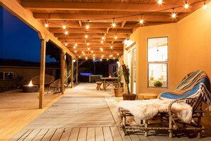 Terrace/patio - Sage & Stardust: Hot Tub, Yoga Studio Near Park (Joshua Tree)