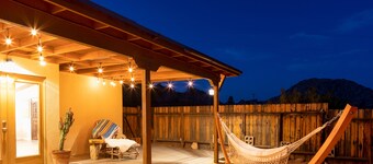 🌵 Sage and Stardust Retreat – Hot Tub, Yoga Studio, Near Park 🌵