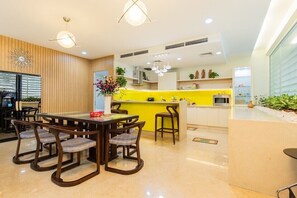 Dining - SunSea Villa Bãi Sau - near beach, Billard, Karaoke, 4 rooms for 15 travellers (Thành phố Vũng Tàu)