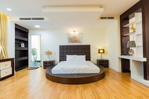 5 bedrooms - SunSea Villa Bãi Sau - near beach, Billard, Karaoke, 4 rooms for 15 travellers (Thành phố Vũng Tàu)