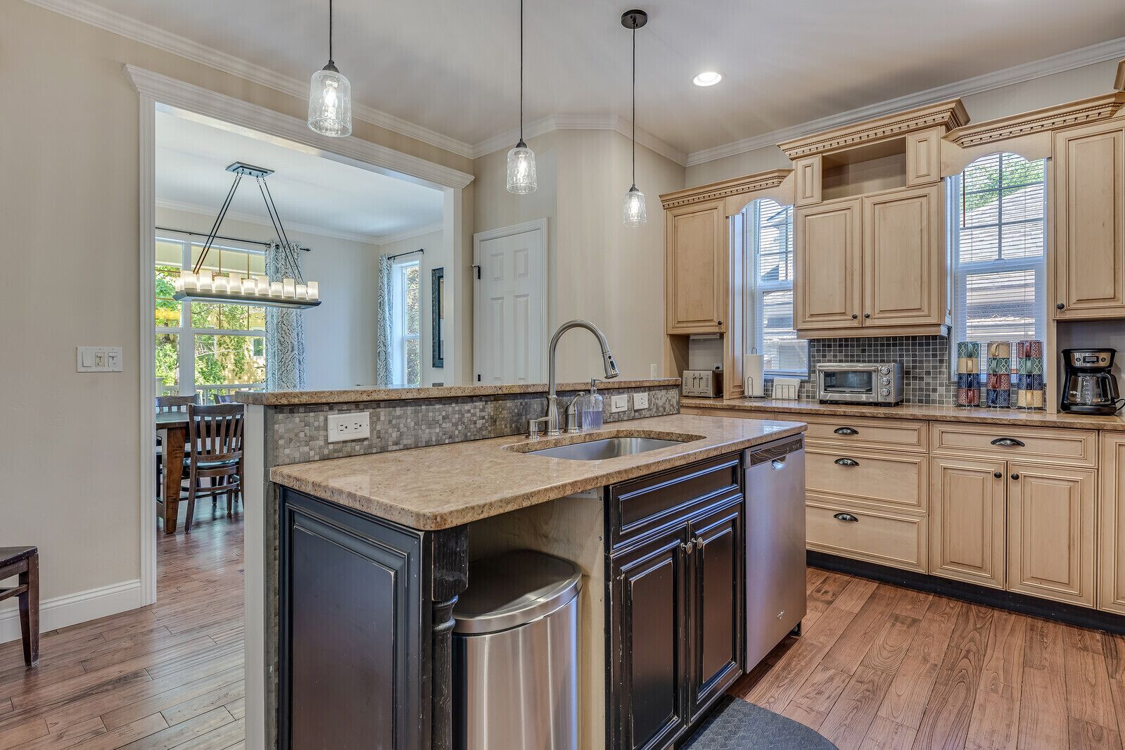 冰箱、微波炉、烤箱、炉灶