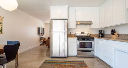 🌵 The RockHopper - Hot Tub, Fire Pit and Walk to Downtown Joshua Tree! 🌵